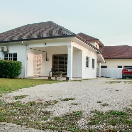 Kundang Villa @ Tasik Biru - 3 Bedrooms Bungalow 라왕 외부 사진